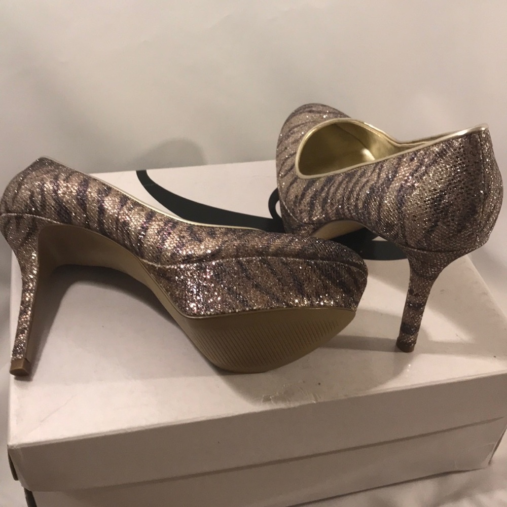 Shoes - Picture 2 of 5